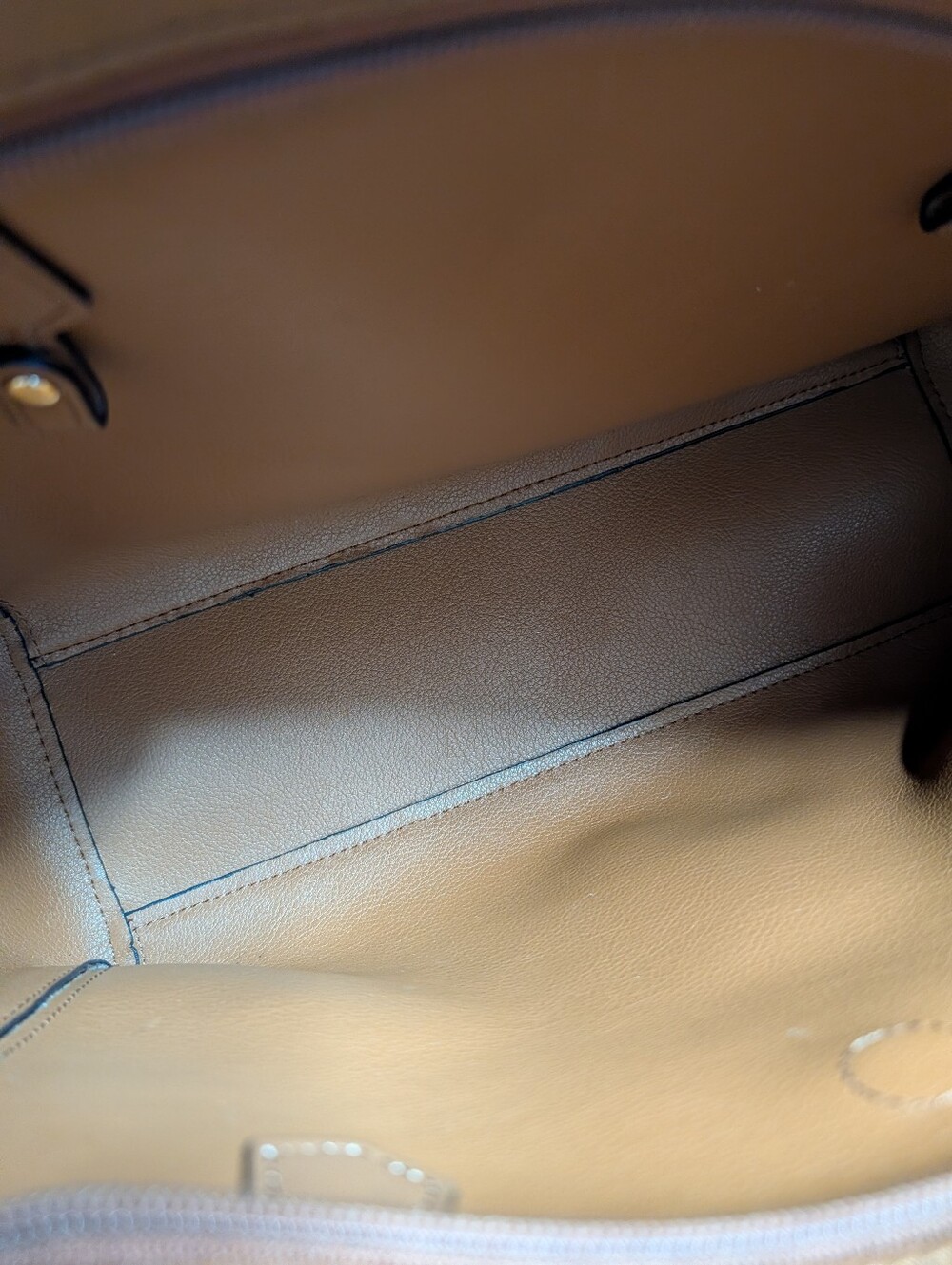 MICHAEL KORS Tan Leather Tote Bag with Signature Logo Charm - Picture 8 of 16